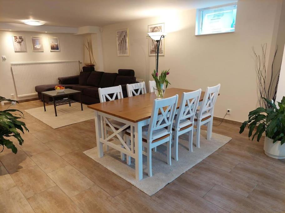 Laegenhet Pa Landet Naera Stan Apartment Jonsered ภายนอก รูปภาพ