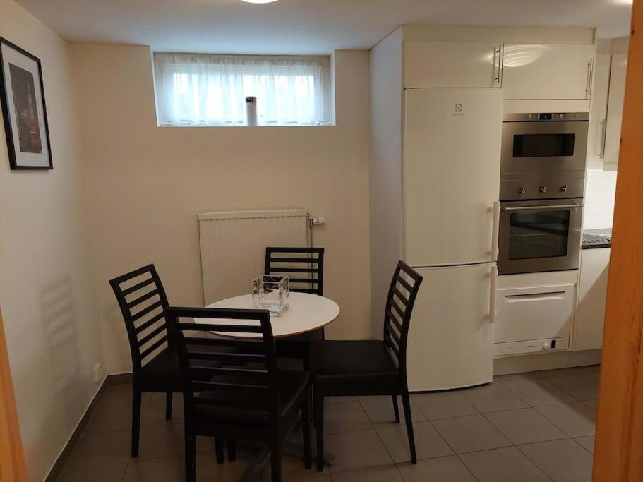 Laegenhet Pa Landet Naera Stan Apartment Jonsered ภายนอก รูปภาพ