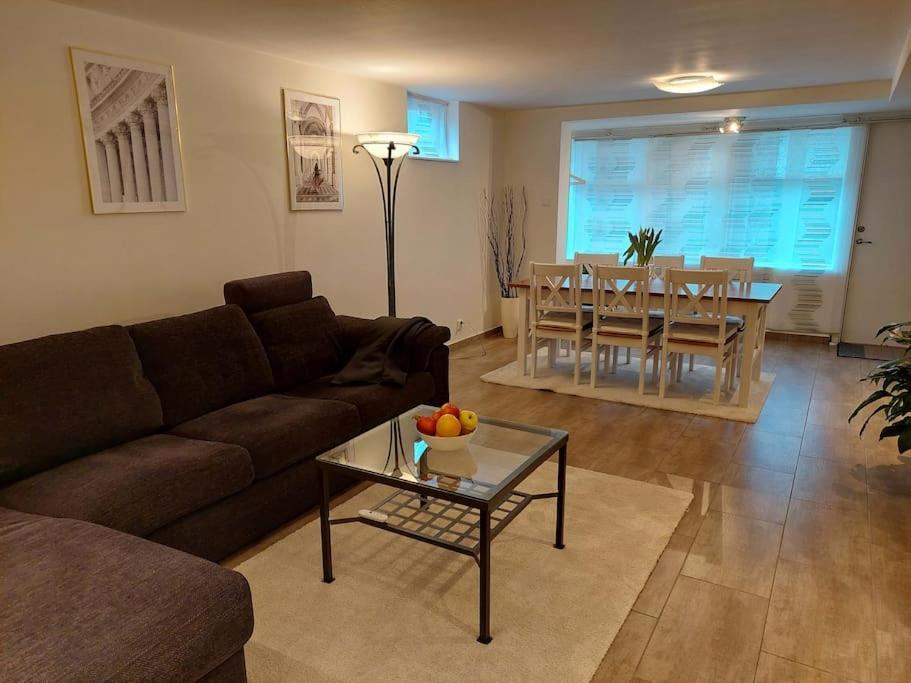 Laegenhet Pa Landet Naera Stan Apartment Jonsered ภายนอก รูปภาพ