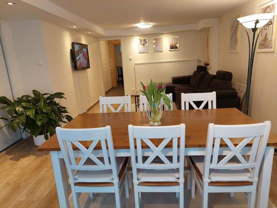 Laegenhet Pa Landet Naera Stan Apartment Jonsered ภายนอก รูปภาพ