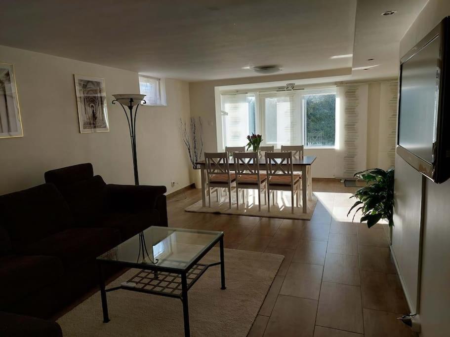 Laegenhet Pa Landet Naera Stan Apartment Jonsered ภายนอก รูปภาพ